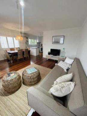 Beach House @ Moffat